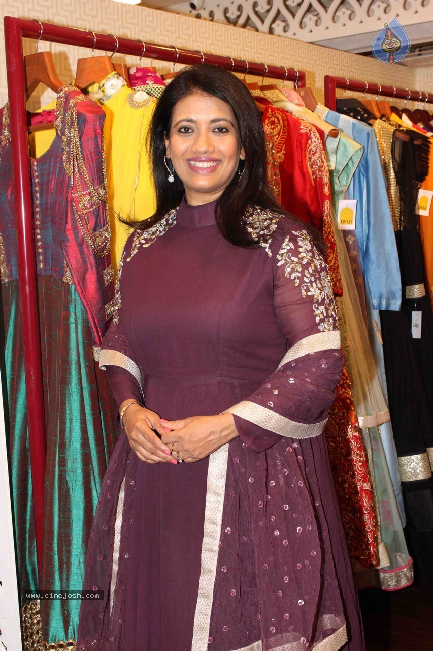 Celebs at DVAR Fashion Preview - 13 / 51 photos