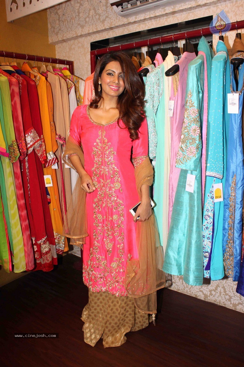 Celebs at DVAR Fashion Preview - 36 / 51 photos