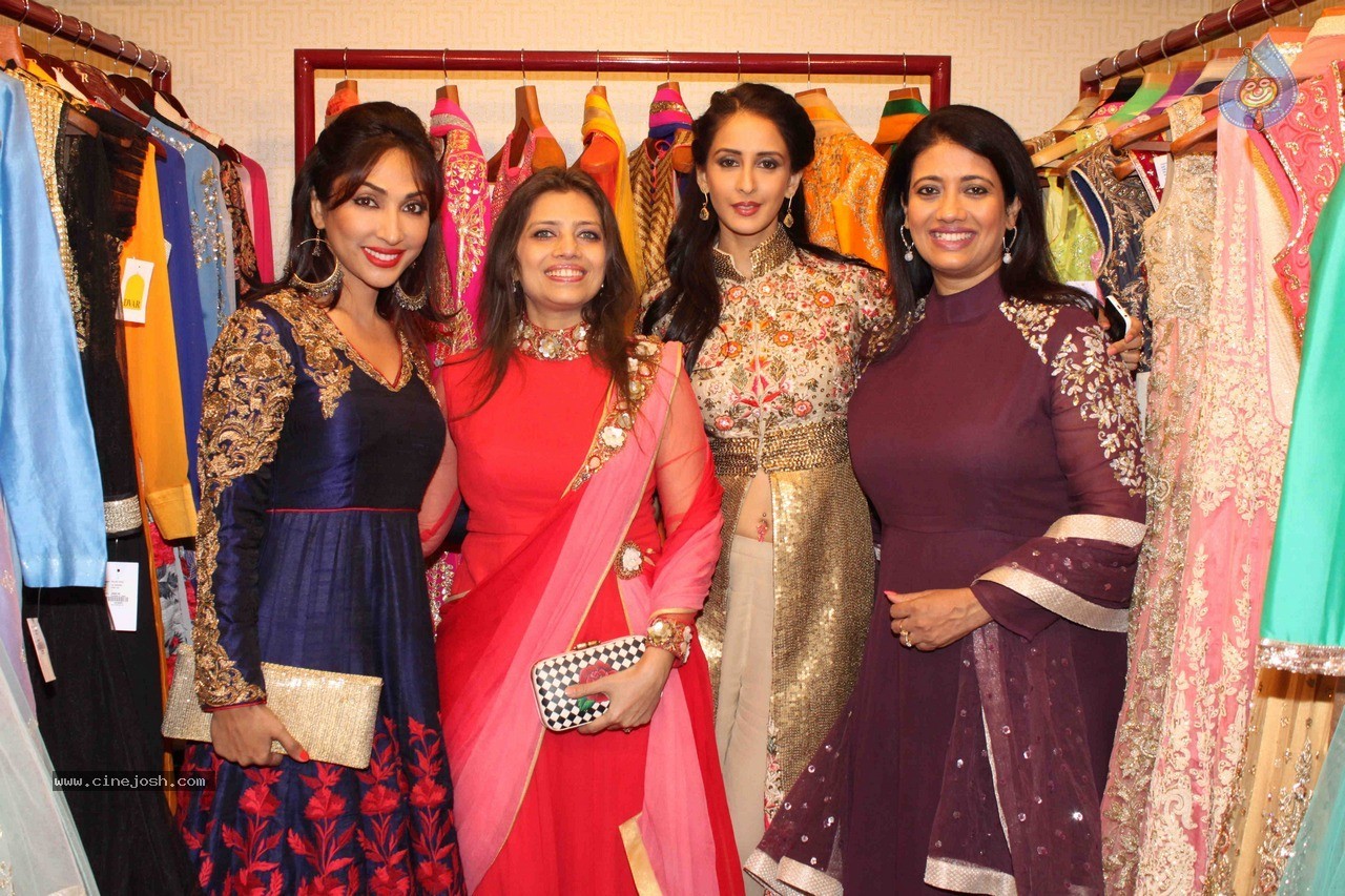 Celebs at DVAR Fashion Preview - 48 / 51 photos