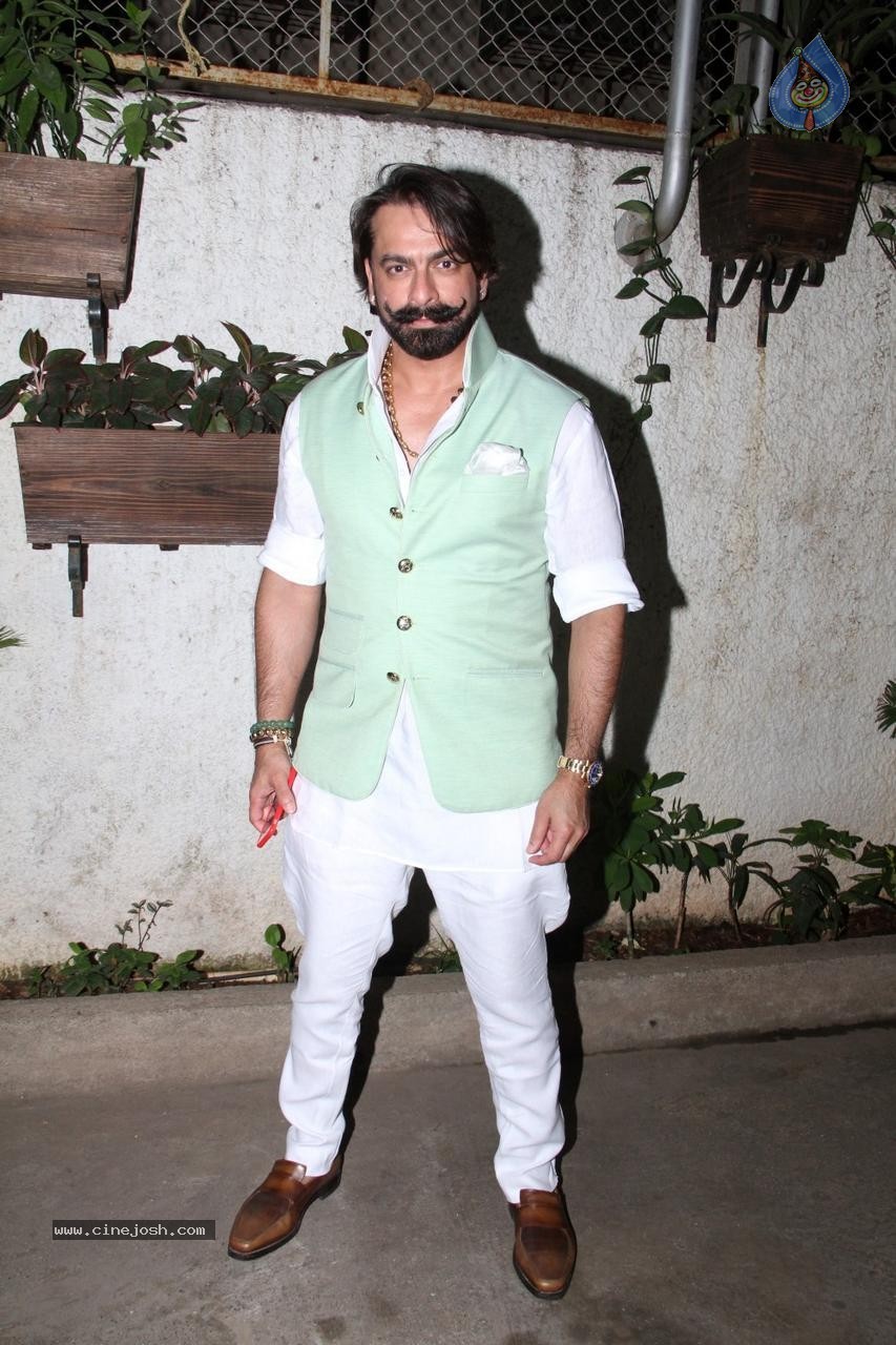 Celebs at Ek Paheli Leela Special Show - 13 / 44 photos