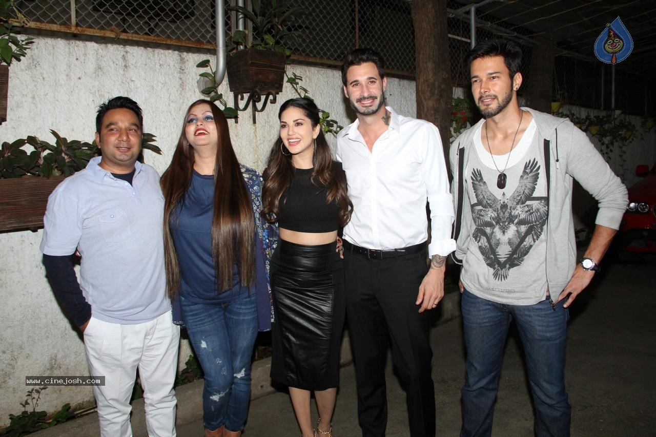 Celebs at Ek Paheli Leela Special Show - 19 / 44 photos