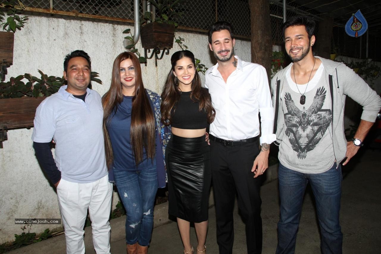 Celebs at Ek Paheli Leela Special Show - 35 / 44 photos