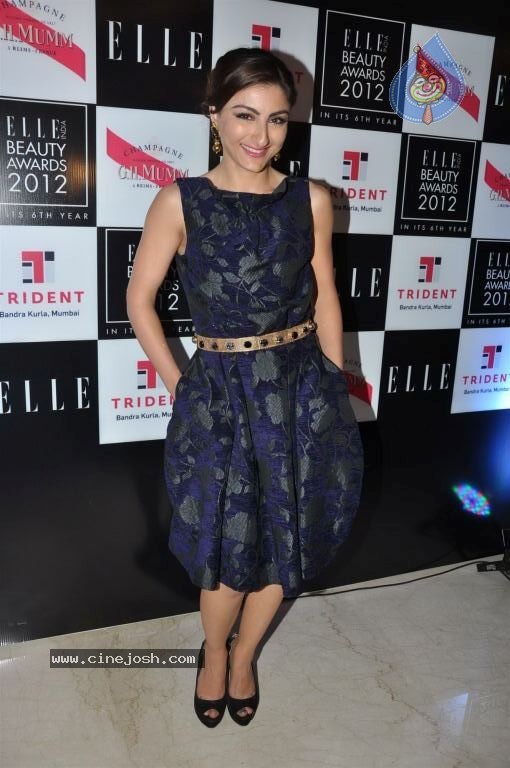 Celebs at Elle Beauty Awards 2012 - 21 / 59 photos