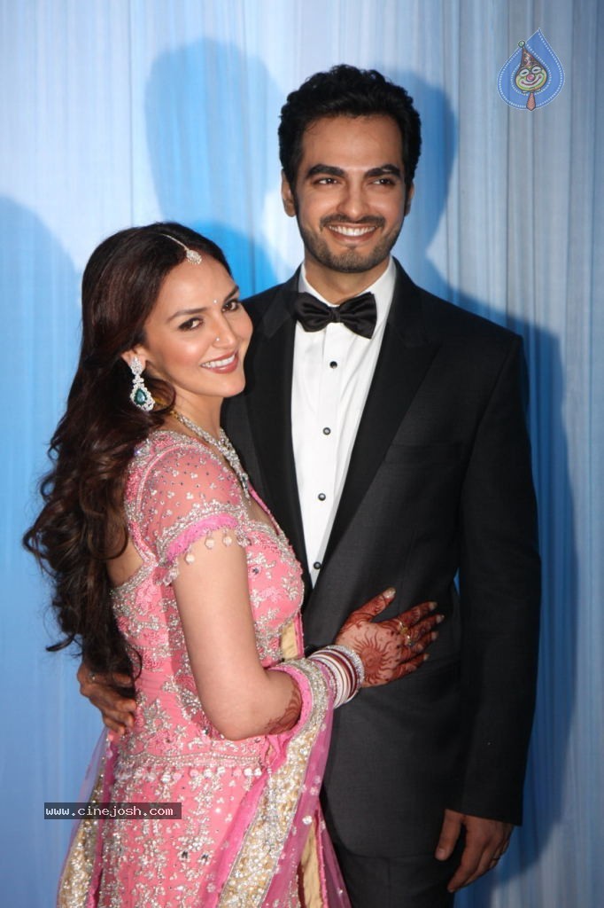 Celebs at Esha Deol Reception Photos - 55 / 89 photos
