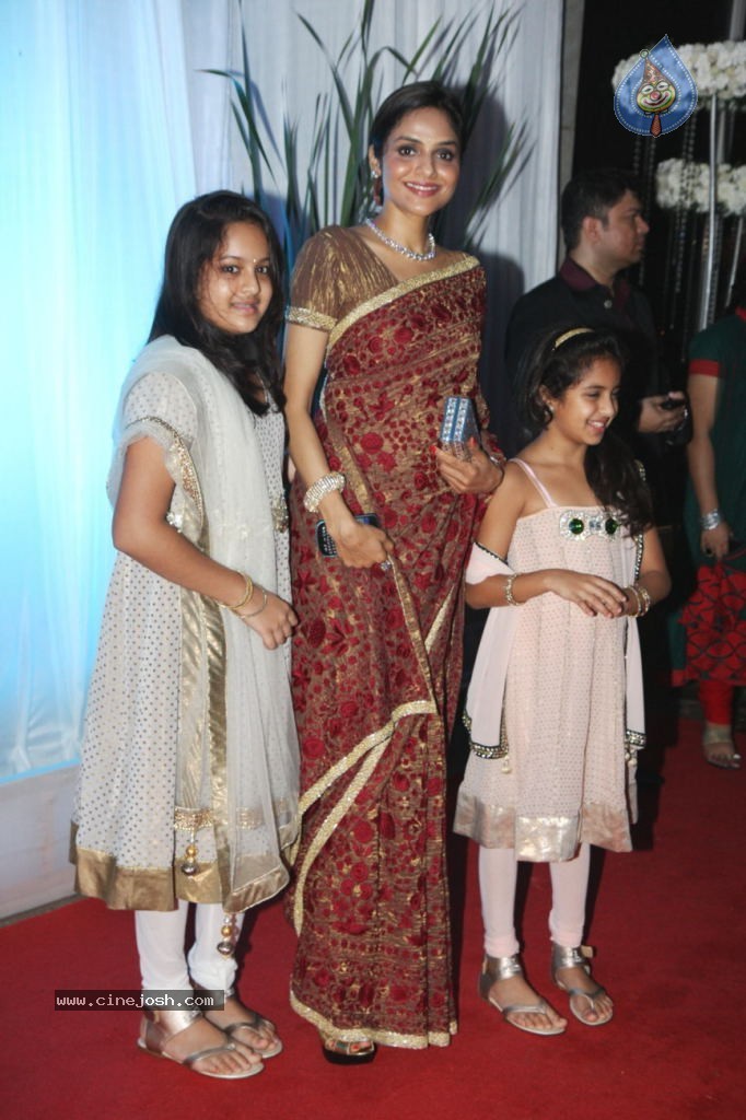 Celebs at Esha Deol Reception Photos - 83 / 89 photos