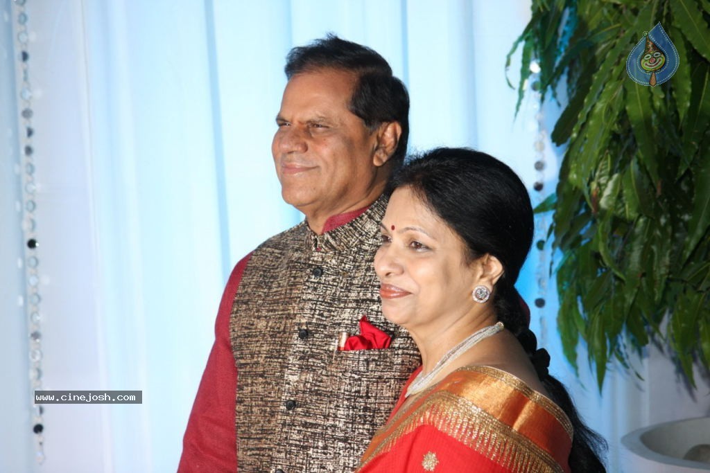 Celebs at Esha Deol Reception Photos - 87 / 89 photos