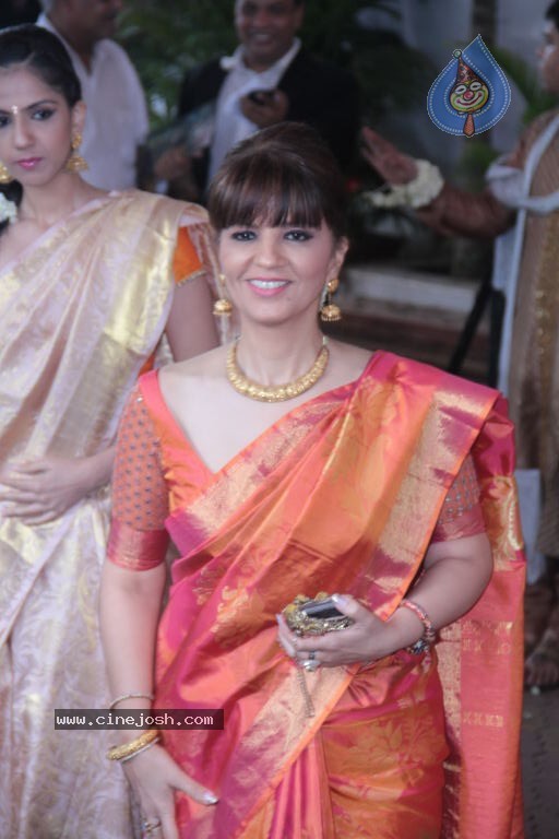 Celebs at Esha Deol Wedding - 14 / 75 photos