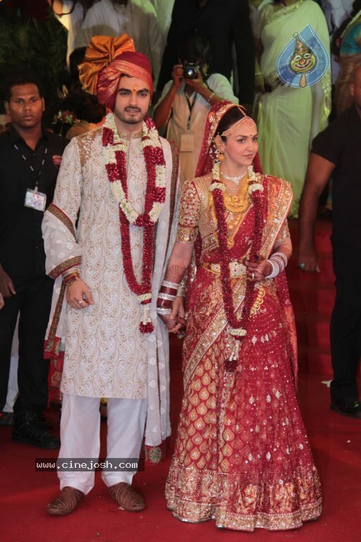 Celebs at Esha Deol Wedding - 29 / 75 photos