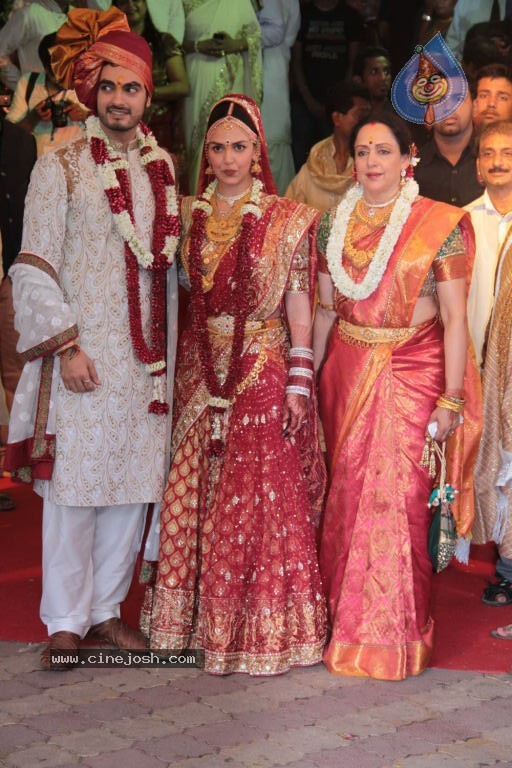 Celebs at Esha Deol Wedding - 34 / 75 photos