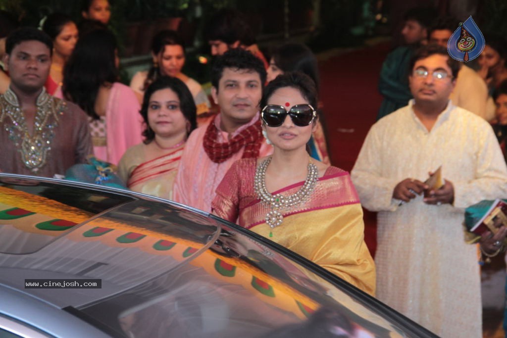 Celebs at Esha Deol Wedding - 43 / 75 photos