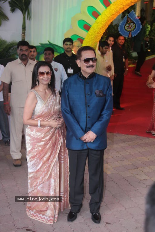 Celebs at Esha Deol Wedding - 70 / 75 photos