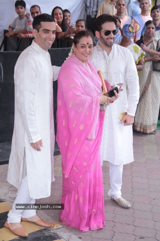 Celebs at Esha Deol Wedding - 71 / 75 photos
