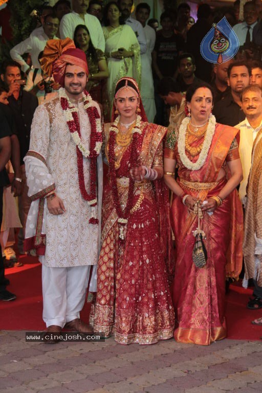 Celebs at Esha Deol Wedding - 72 / 75 photos