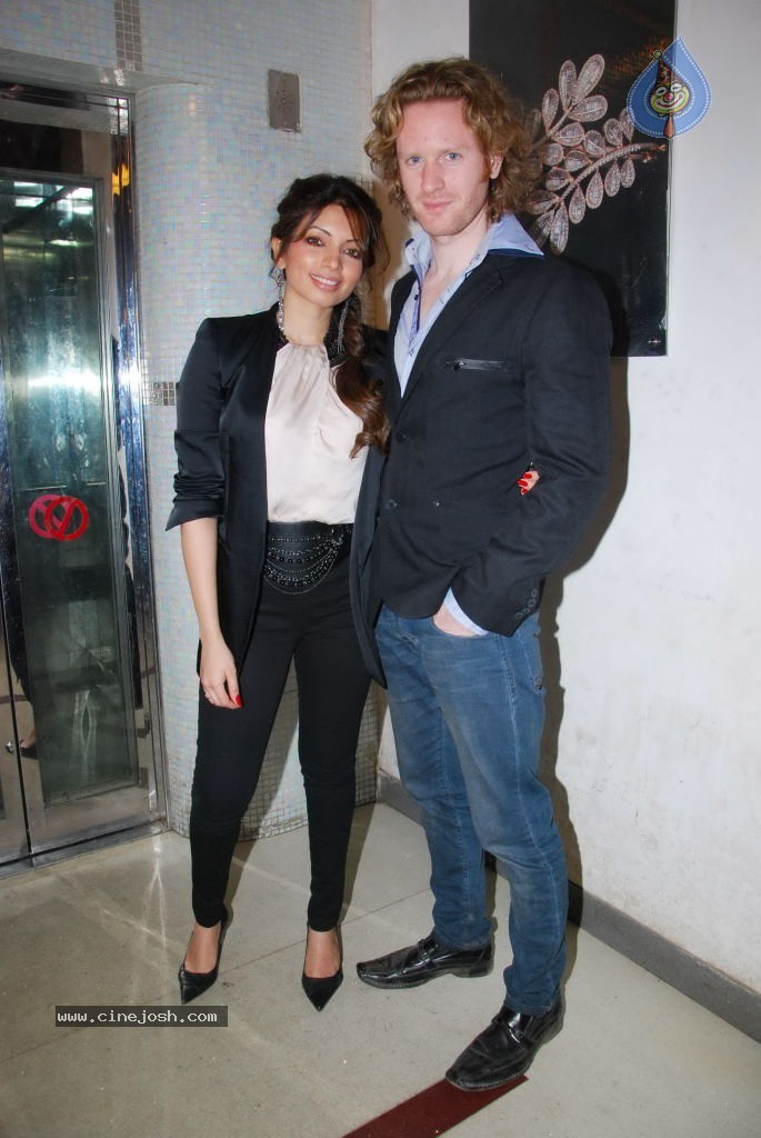 Celebs at Gaurav Sheth Party - 12 / 31 photos