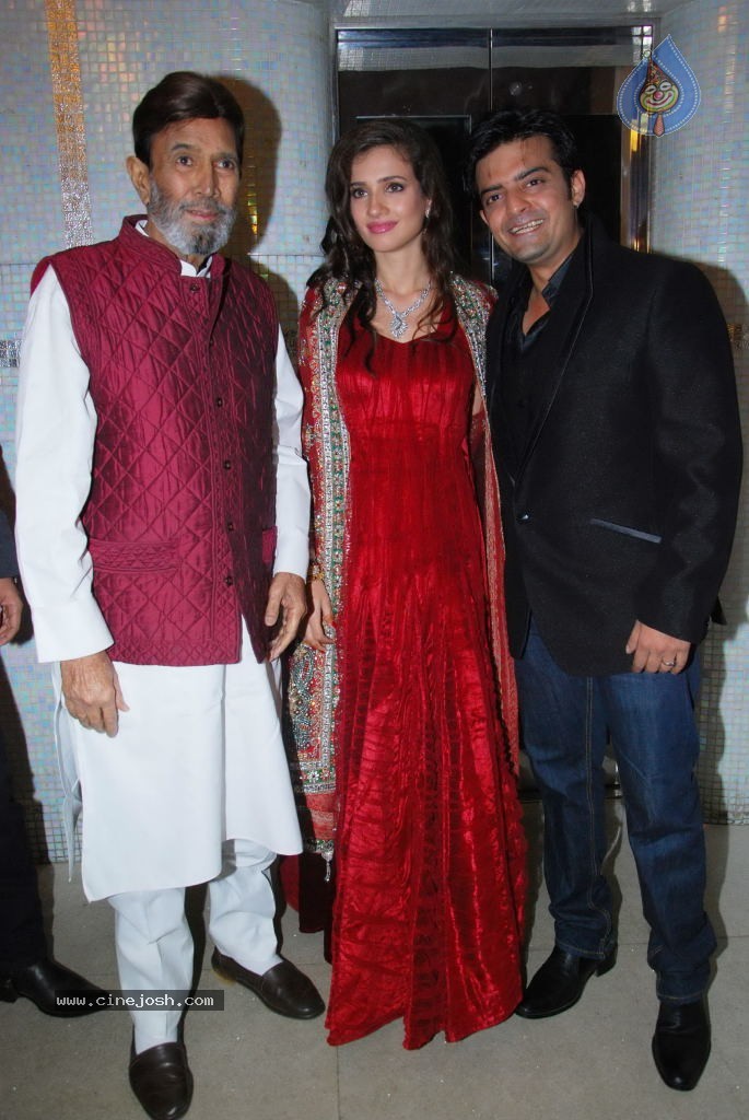 Celebs at Gaurav Sheth Party - 14 / 31 photos