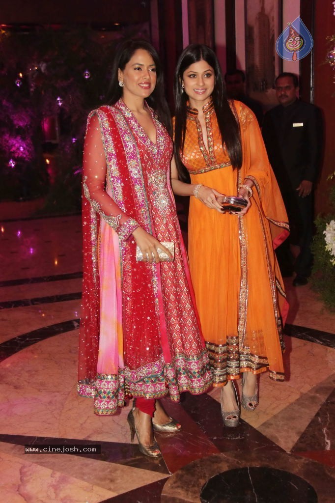 Genelia n Ritesh Sangeet Ceremony Photos - 60 / 174 photos
