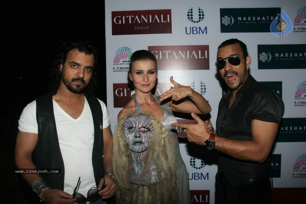 Hot Celebs at Gitanjali Bejeweled Fashion Show - 1 / 127 photos