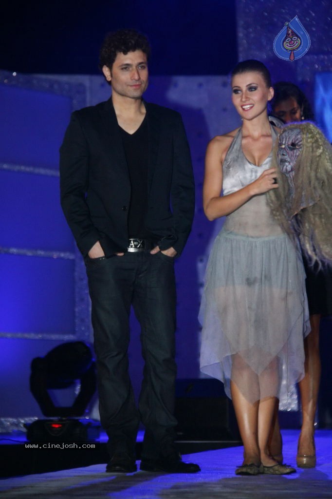 Hot Celebs at Gitanjali Bejeweled Fashion Show - 2 / 127 photos