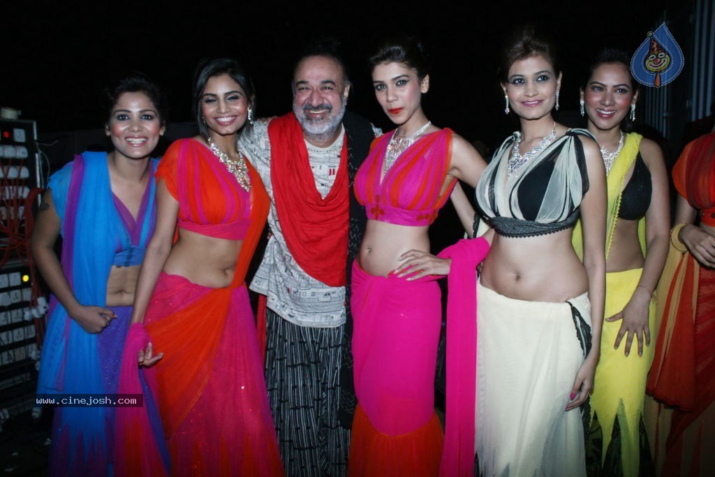 Hot Celebs at Gitanjali Bejeweled Fashion Show - 49 / 127 photos