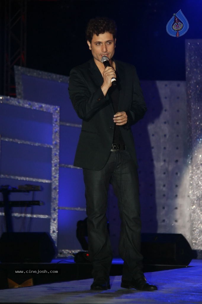 Hot Celebs at Gitanjali Bejeweled Fashion Show - 54 / 127 photos