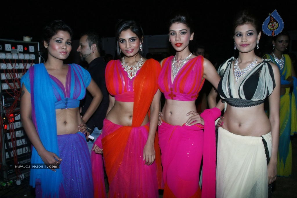 Hot Celebs at Gitanjali Bejeweled Fashion Show - 59 / 127 photos