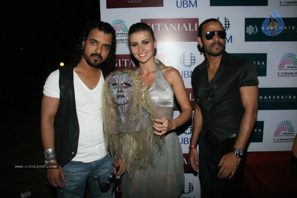 Hot Celebs at Gitanjali Bejeweled Fashion Show - 73 / 127 photos