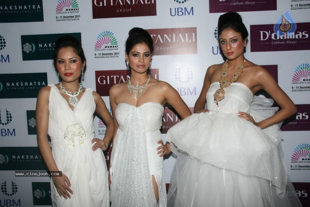 Hot Celebs at Gitanjali Bejeweled Fashion Show - 105 / 127 photos