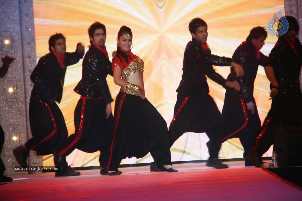 Hot Celebs at Gitanjali Bejeweled Fashion Show - 114 / 127 photos