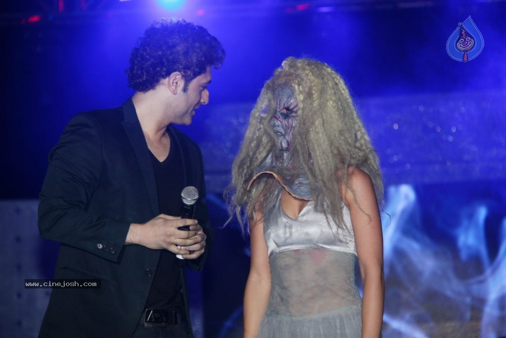 Hot Celebs at Gitanjali Bejeweled Fashion Show - 116 / 127 photos