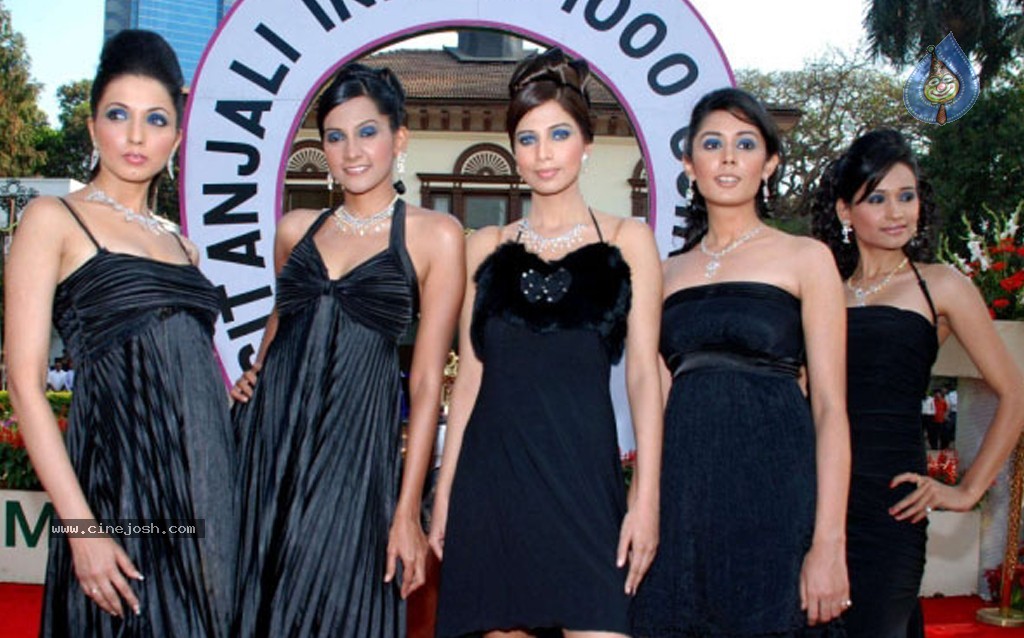 Celebs at Gitanjali Indian 1000 Guineas Race - 39 / 39 photos