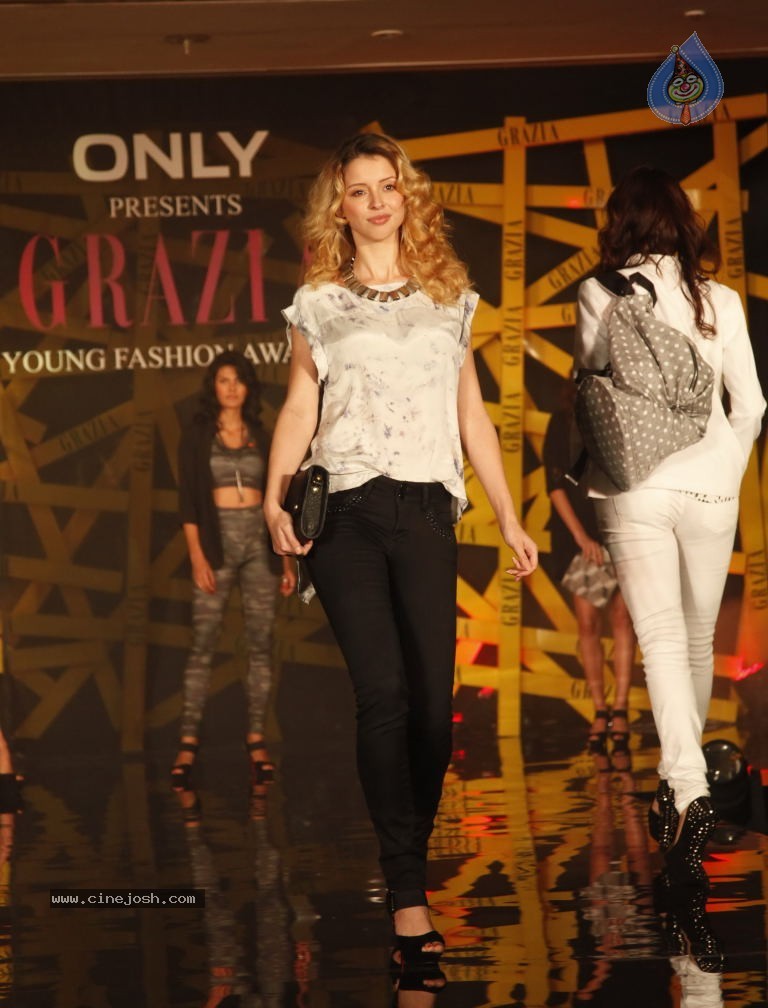 Celebs at Grazia Young Fashion Awards 2014 - 35 / 182 photos