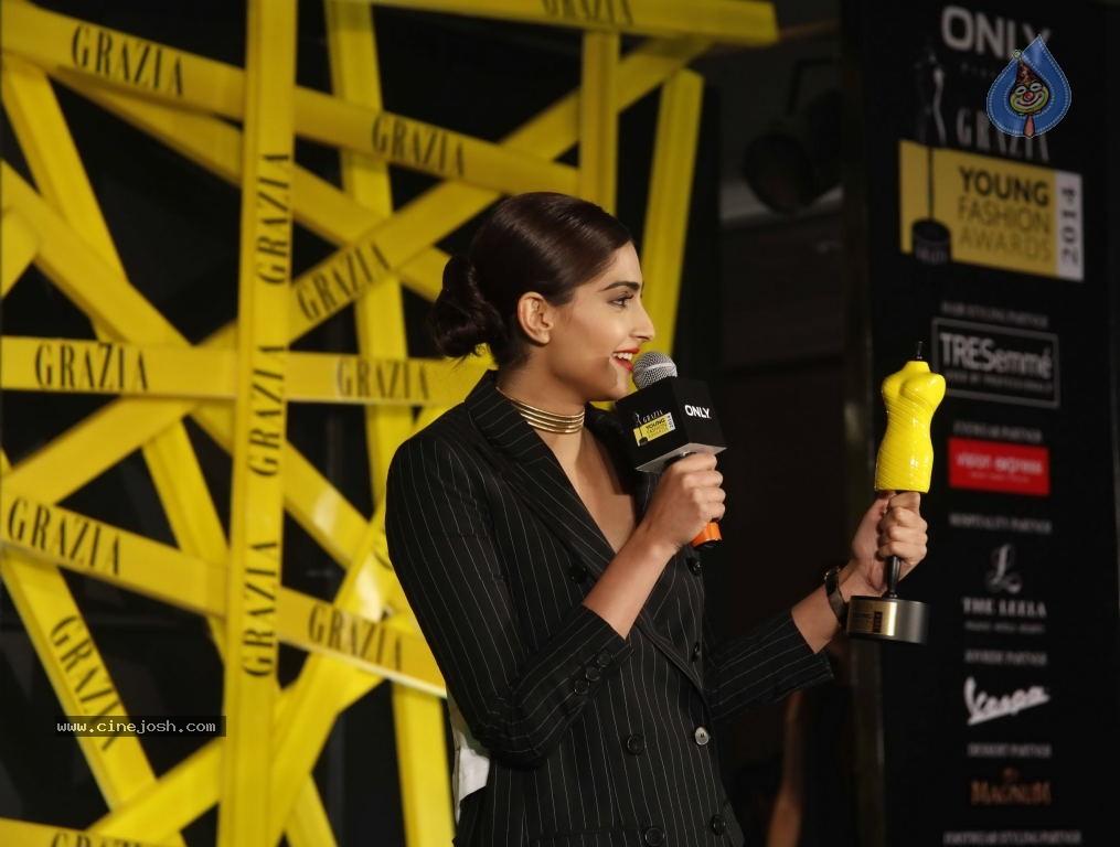 Celebs at Grazia Young Fashion Awards 2014 - 137 / 182 photos