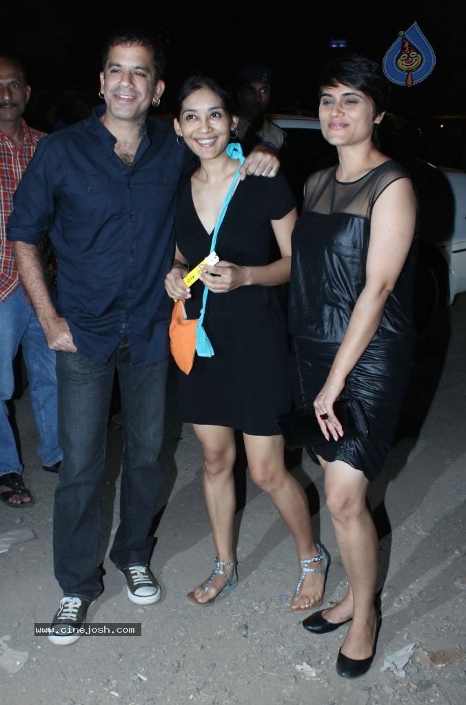 Celebs at Guns n Roses Concert - 20 / 34 photos