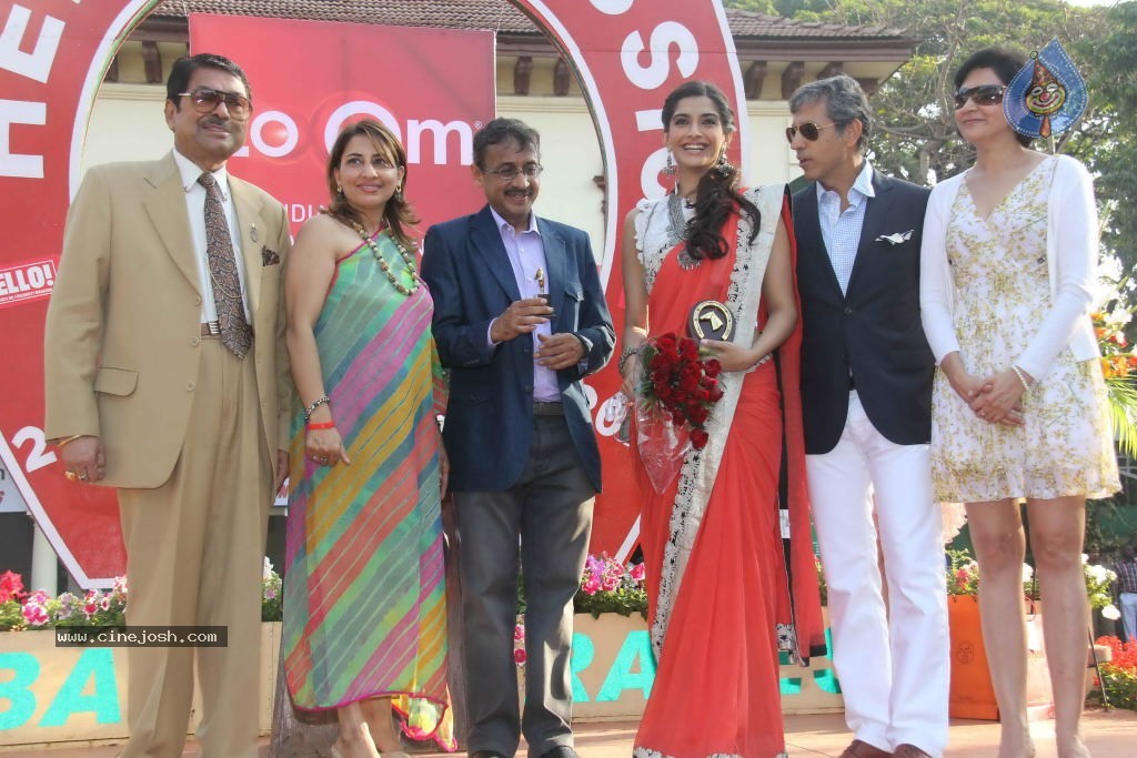 Celebs at Hello Magazine Racing Event - 19 / 122 photos