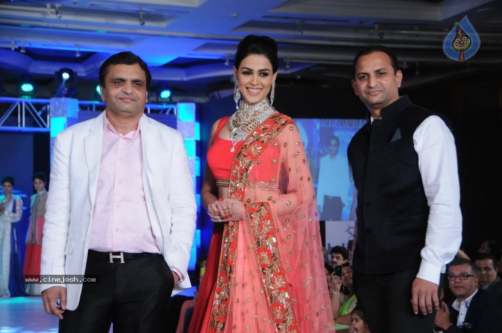 Celebs at HVK Jewels Fashion Show - 51 / 56 photos