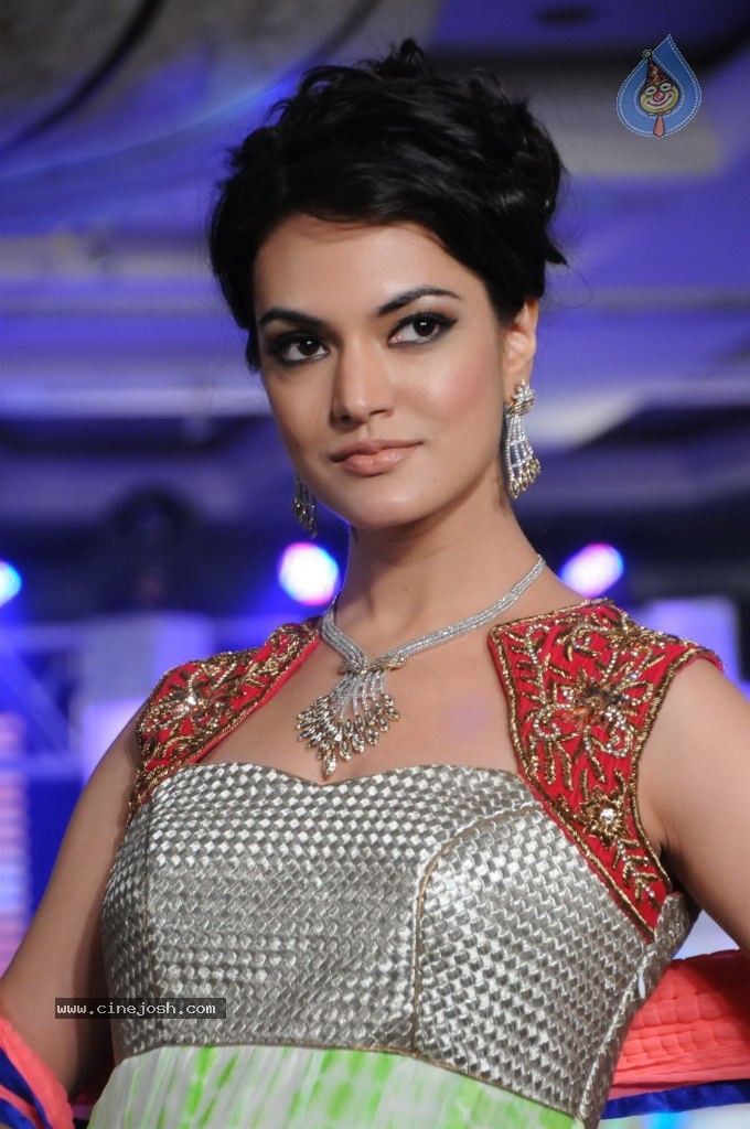 Celebs at HVK Jewels Fashion Show - 52 / 56 photos