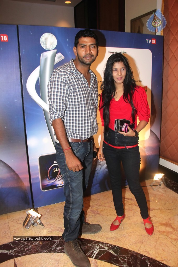 Celebs at IBN 7 Super Idols Awards - 7 / 52 photos