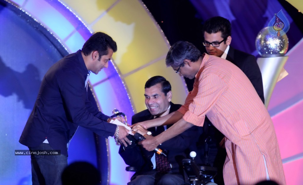 Celebs at IBN 7 Super Idols Awards - 10 / 52 photos