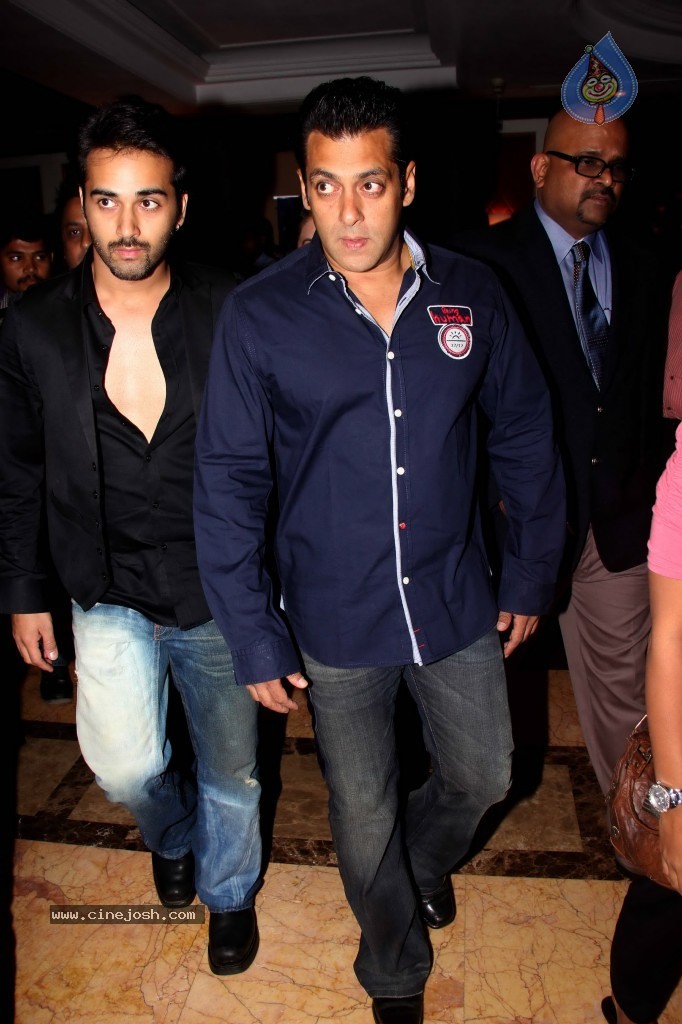 Celebs at IBN 7 Super Idols Awards - 17 / 52 photos