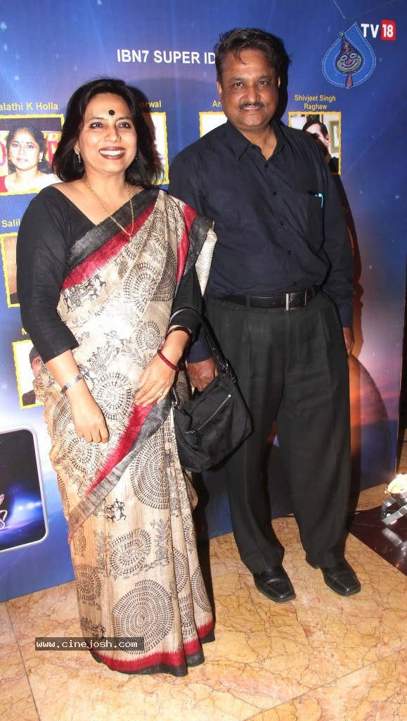 Celebs at IBN 7 Super Idols Awards - 21 / 52 photos