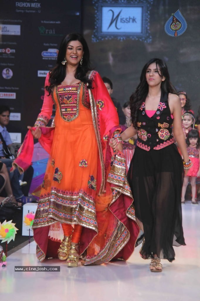 Celebs at India Kids Fashion Week - 38 / 111 photos