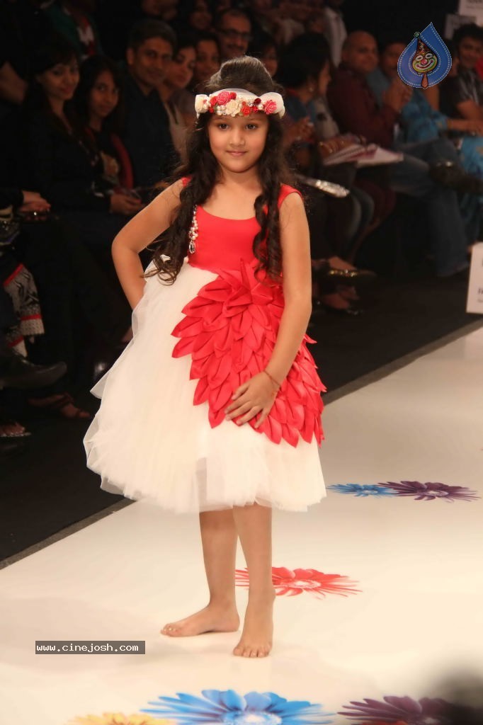 Celebs at India Kids Fashion Week - 40 / 111 photos