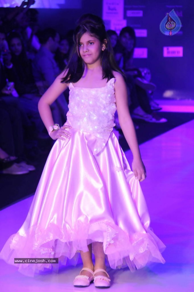 Celebs at India Kids Fashion Week - 41 / 111 photos