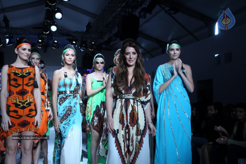 Celebs at IRFW 2013 Day 1 - 30 / 32 photos