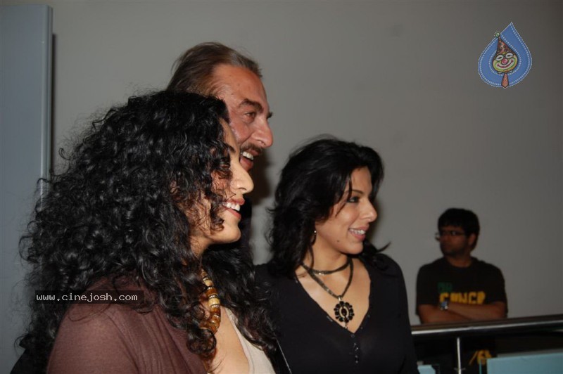 Celebs at Jaane Kahan Se Aaye Hai and Valentine's Day Premiere - 32 / 59 photos