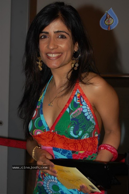 Celebs at Jaane Kahan Se Aaye Hai and Valentine's Day Premiere - 50 / 59 photos