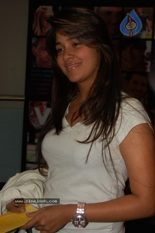 Celebs at Jaane Kahan Se Aaye Hai and Valentine's Day Premiere - 57 / 59 photos