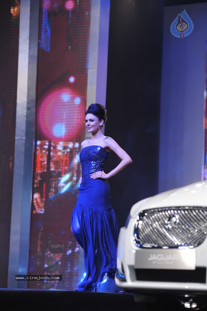 Celebs at Jaguar Couture Fashion Show - 25 / 46 photos