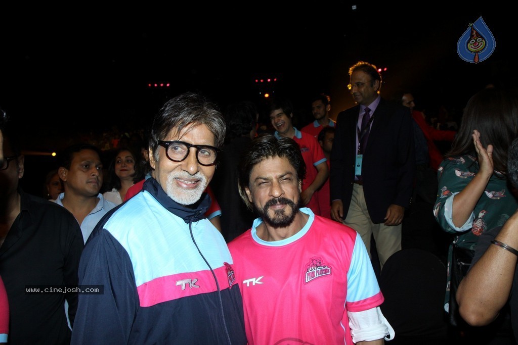 Celebs at Jaipur Pink Panthers Pro Kabaddi League Match - 22 / 85 photos