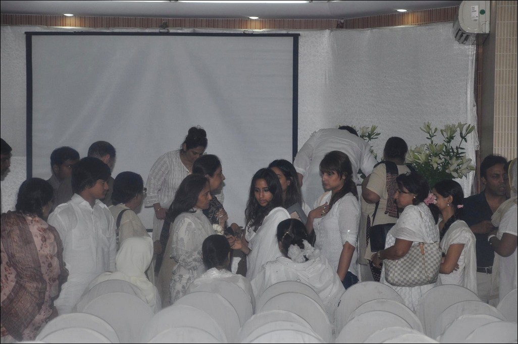 Celebs at Jiah Khan Condolence Meet - 27 / 80 photos